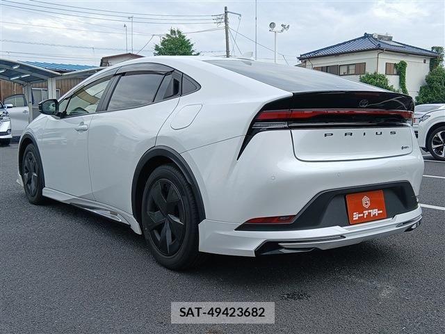 Toyota PRIUS 2023-05 8037644-22