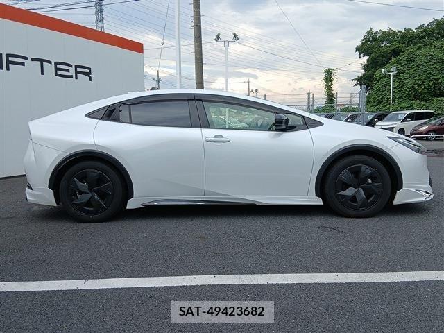 Toyota PRIUS 2023-05 8037644-8