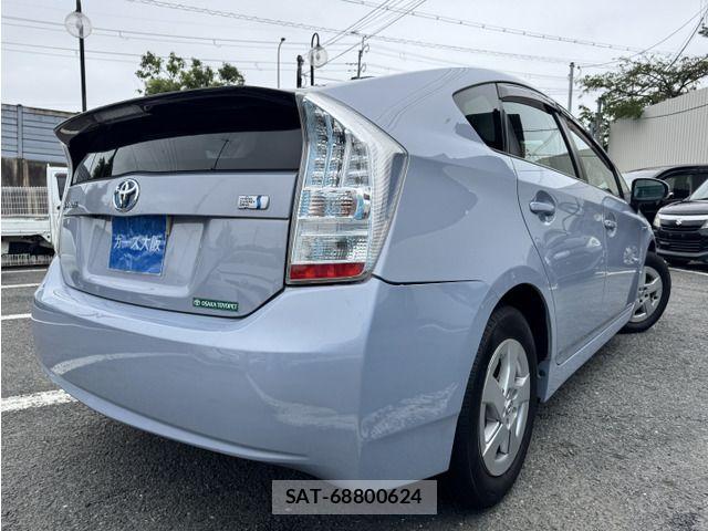 Toyota PRIUS 2009-11 8037722-3