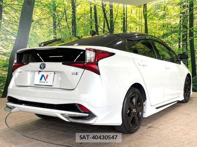 Toyota PRIUS 2022-04 8037649-16