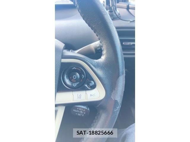 Toyota PRIUS 2017-02 8037707-12