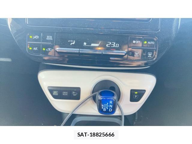 Toyota PRIUS 2017-02 8037707-16