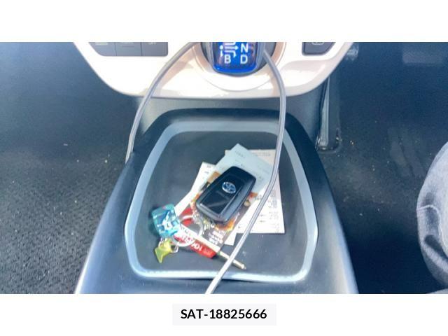 Toyota PRIUS 2017-02 8037707-17
