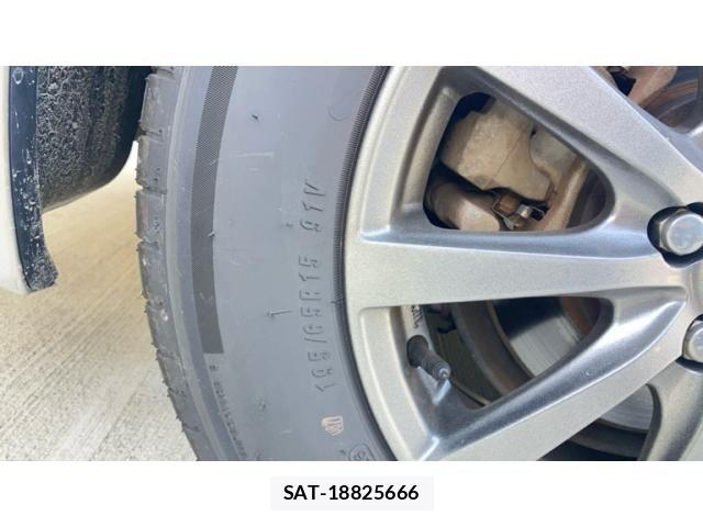 Toyota PRIUS 2017-02 8037707-5