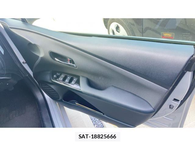 Toyota PRIUS 2017-02 8037707-6