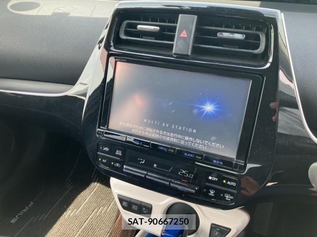 Toyota PRIUS 2016-03 8037698-11
