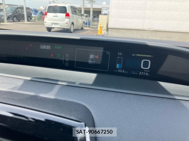 Toyota PRIUS 2016-03 8037698-12