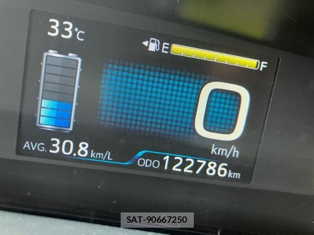 Toyota PRIUS 2016-03 8037698-13
