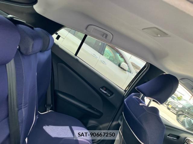 Toyota PRIUS 2016-03 8037698-16
