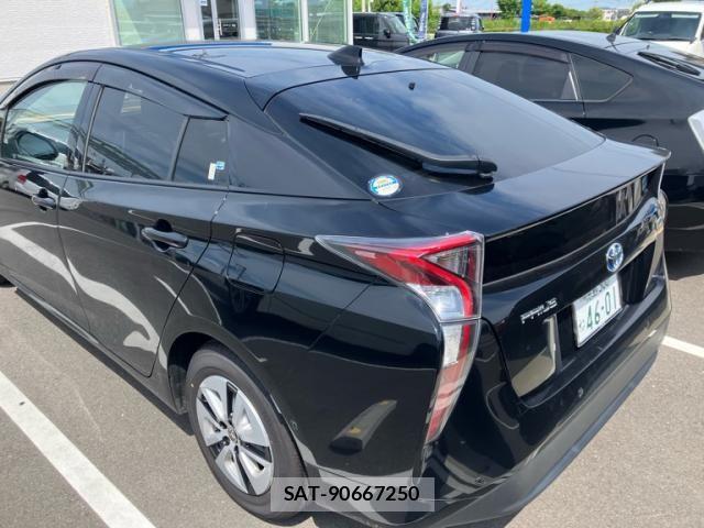 Toyota PRIUS 2016-03 8037698-18