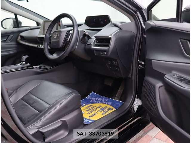 Toyota PRIUS 2023-05 8037646-26