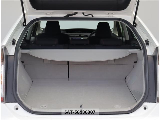 Toyota PRIUS 2012-06 8037671-6