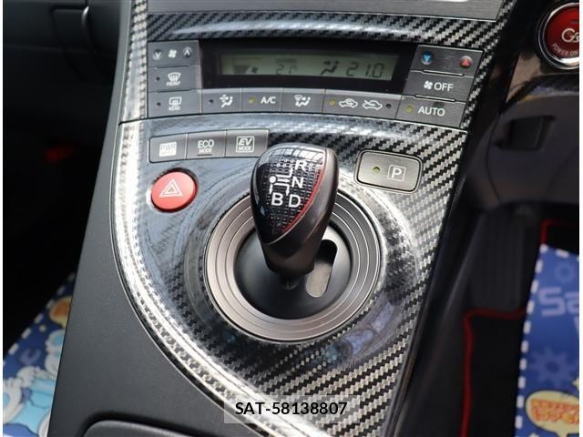 Toyota PRIUS 2012-06 8037671-17