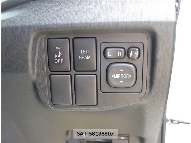 Toyota PRIUS 2012-06 8037671-18