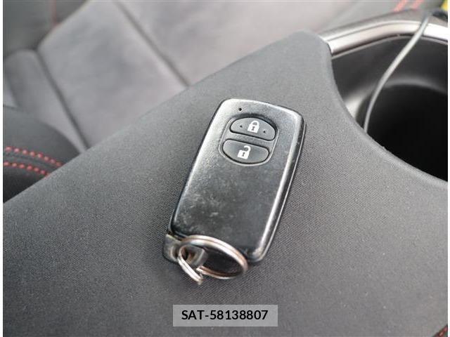 Toyota PRIUS 2012-06 8037671-22