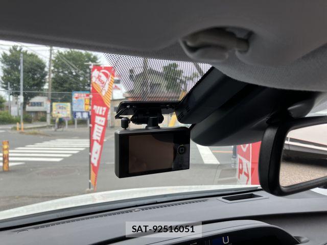 Toyota PRIUS 2016-09 8037660-11