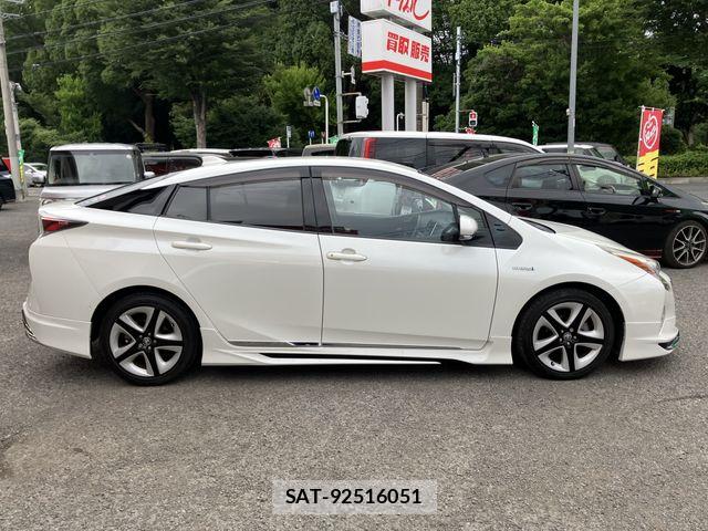 Toyota PRIUS 2016-09 8037660-1