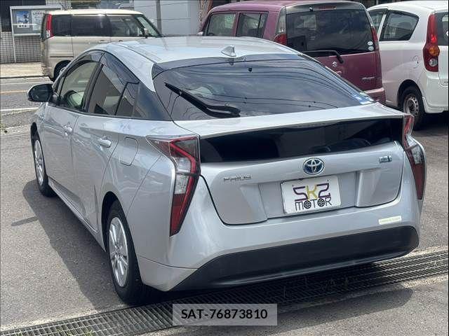 Toyota PRIUS 2016-05 8037683-1
