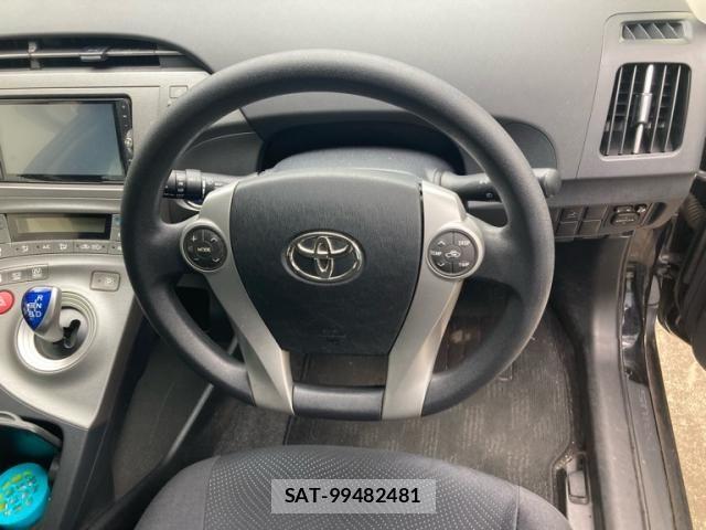 Toyota PRIUS 2014-08 8037757-9