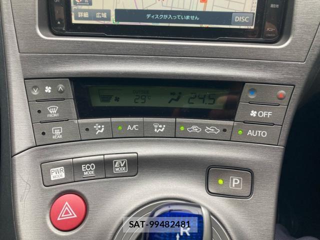 Toyota PRIUS 2014-08 8037757-15