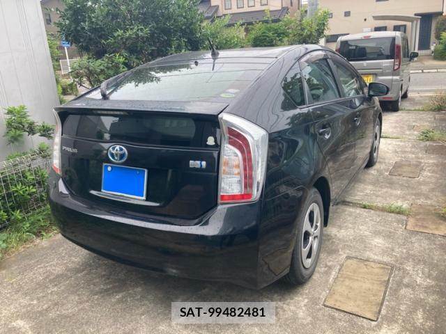 Toyota PRIUS 2014-08 8037757-2