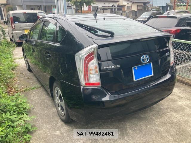 Toyota PRIUS 2014-08 8037757-3