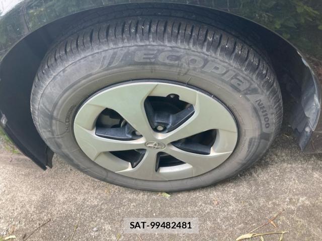 Toyota PRIUS 2014-08 8037757-6