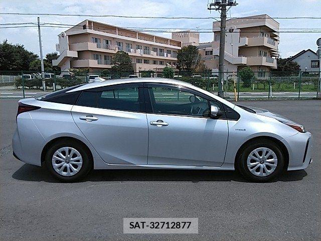 Toyota PRIUS 2019-07 8037667-16