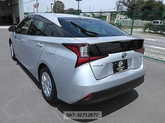 Toyota PRIUS 2019-07 8037667-17