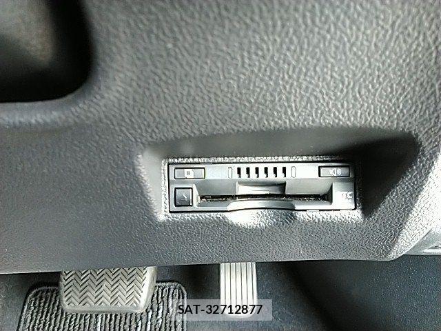 Toyota PRIUS 2019-07 8037667-24