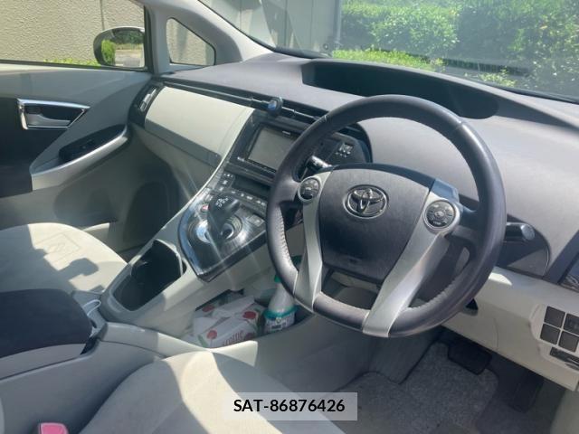 Toyota PRIUS 2011-11 8037747-12