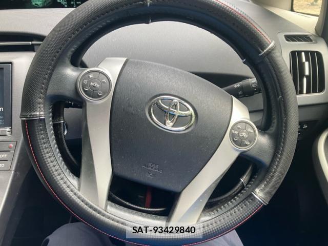 Toyota PRIUS 2012-10 8037723-10