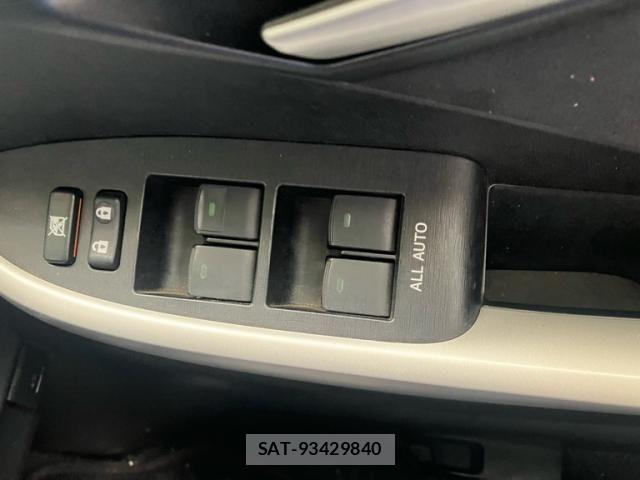 Toyota PRIUS 2012-10 8037723-11