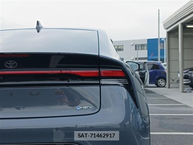 Toyota PRIUS 2023-08 8037641-12