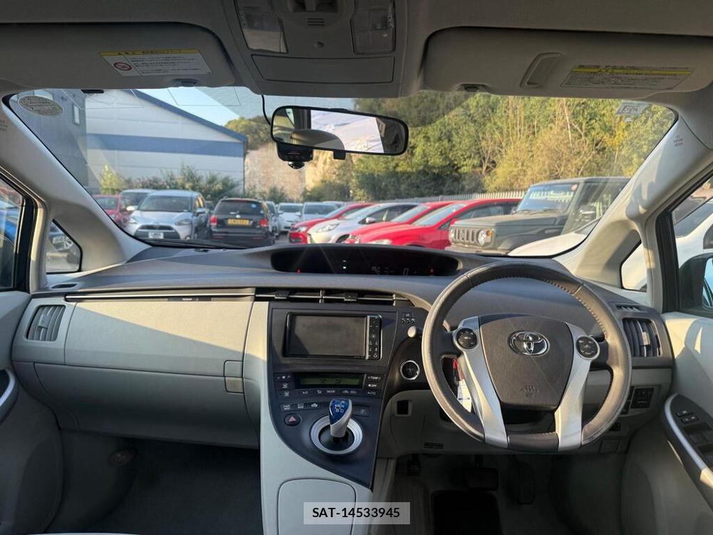 Toyota PRIUS 2010-11 1988938-12