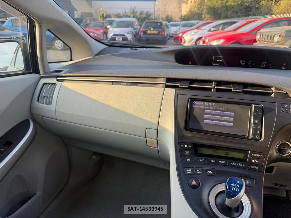 Toyota PRIUS 2010-11 1988938-20