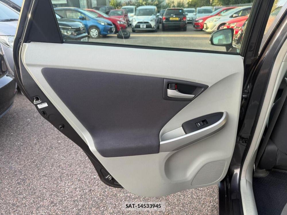 Toyota PRIUS 2010-11 1988938-29