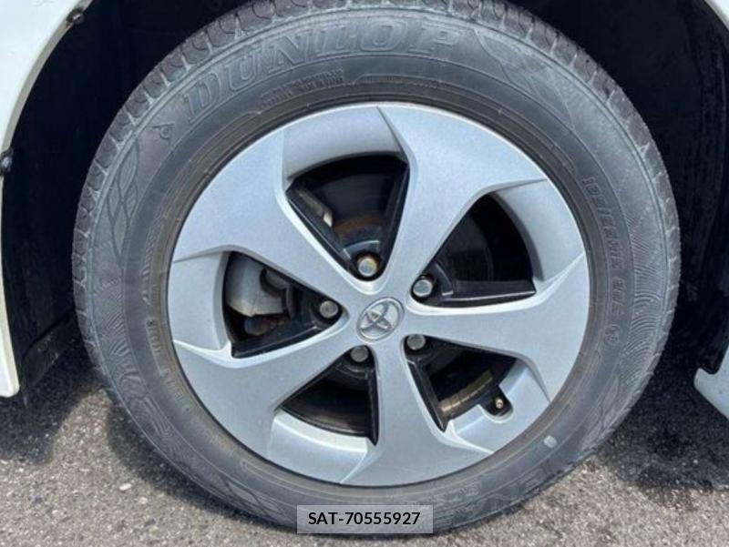 Toyota PRIUS 2014-12 8060095-10