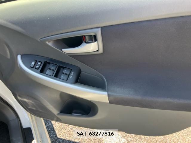 Toyota PRIUS 2011-08 8075187-14