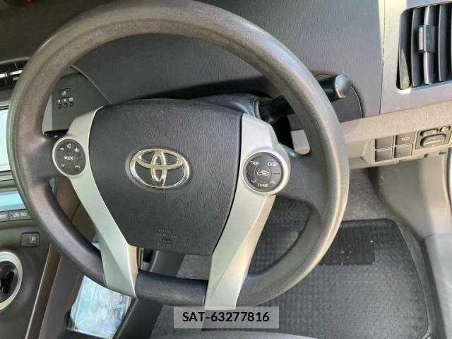 Toyota PRIUS 2011-08 8075187-15