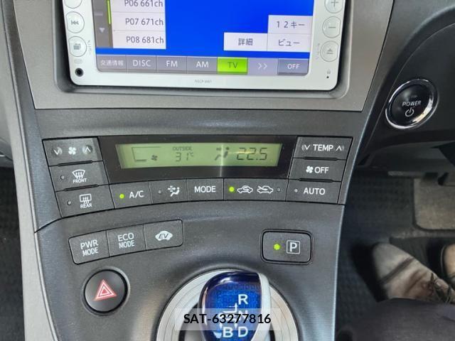 Toyota PRIUS 2011-08 8075187-18
