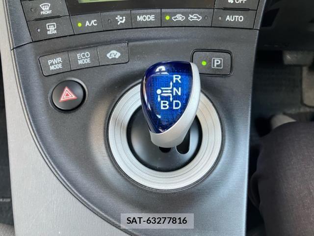 Toyota PRIUS 2011-08 8075187-19