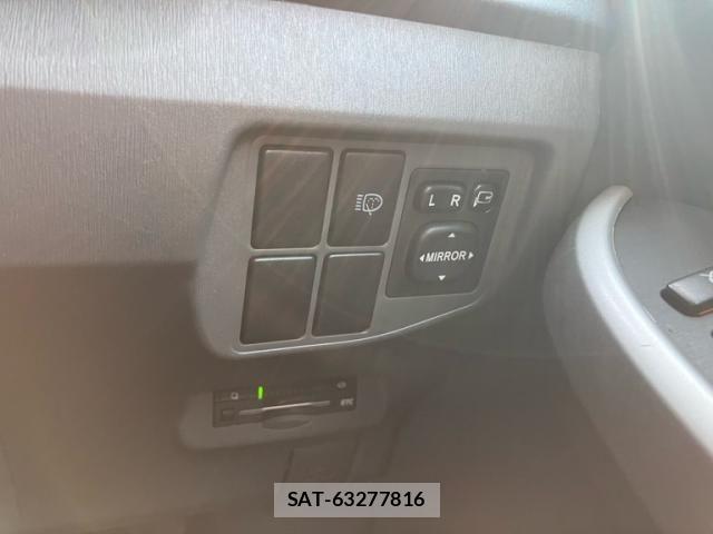 Toyota PRIUS 2011-08 8075187-20