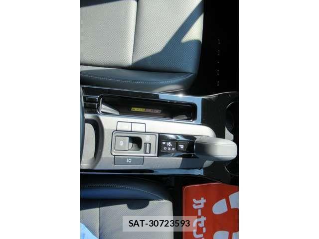 Toyota PRIUS 2023-06 8075140-14
