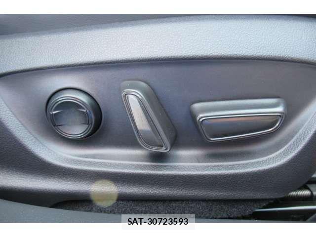 Toyota PRIUS 2023-06 8075140-19
