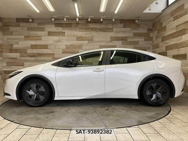Toyota PRIUS 2023-05 8075149-15