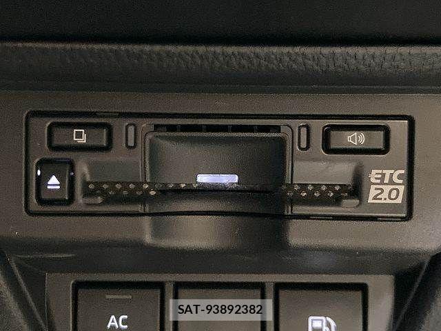 Toyota PRIUS 2023-05 8075149-8