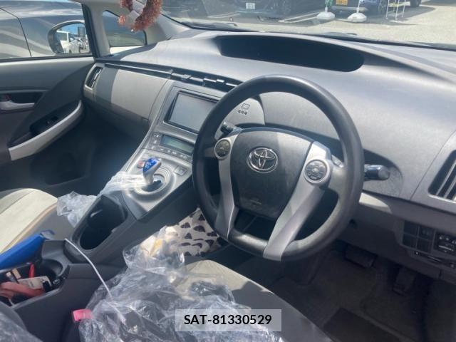 Toyota PRIUS 2011-11 8075199-16
