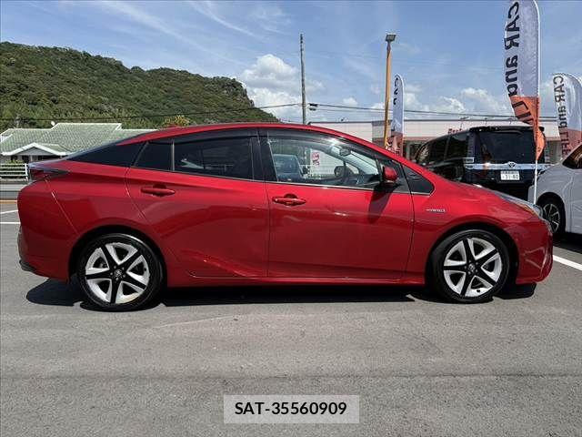 Toyota PRIUS 2016-03 8075169-11
