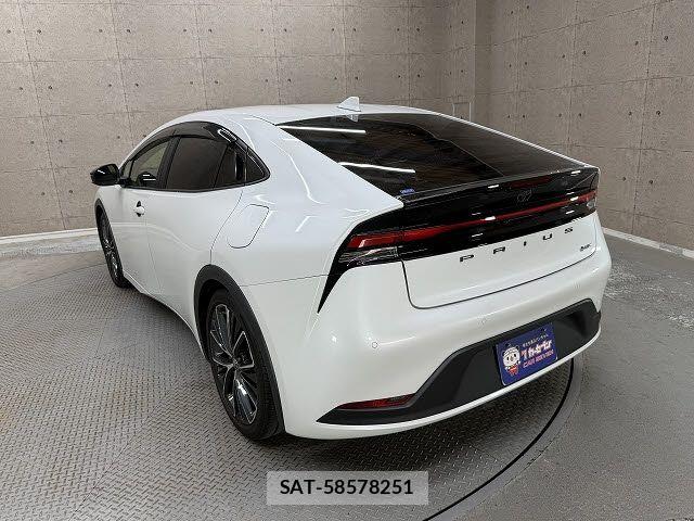 Toyota PRIUS 2024-04 8075147-2